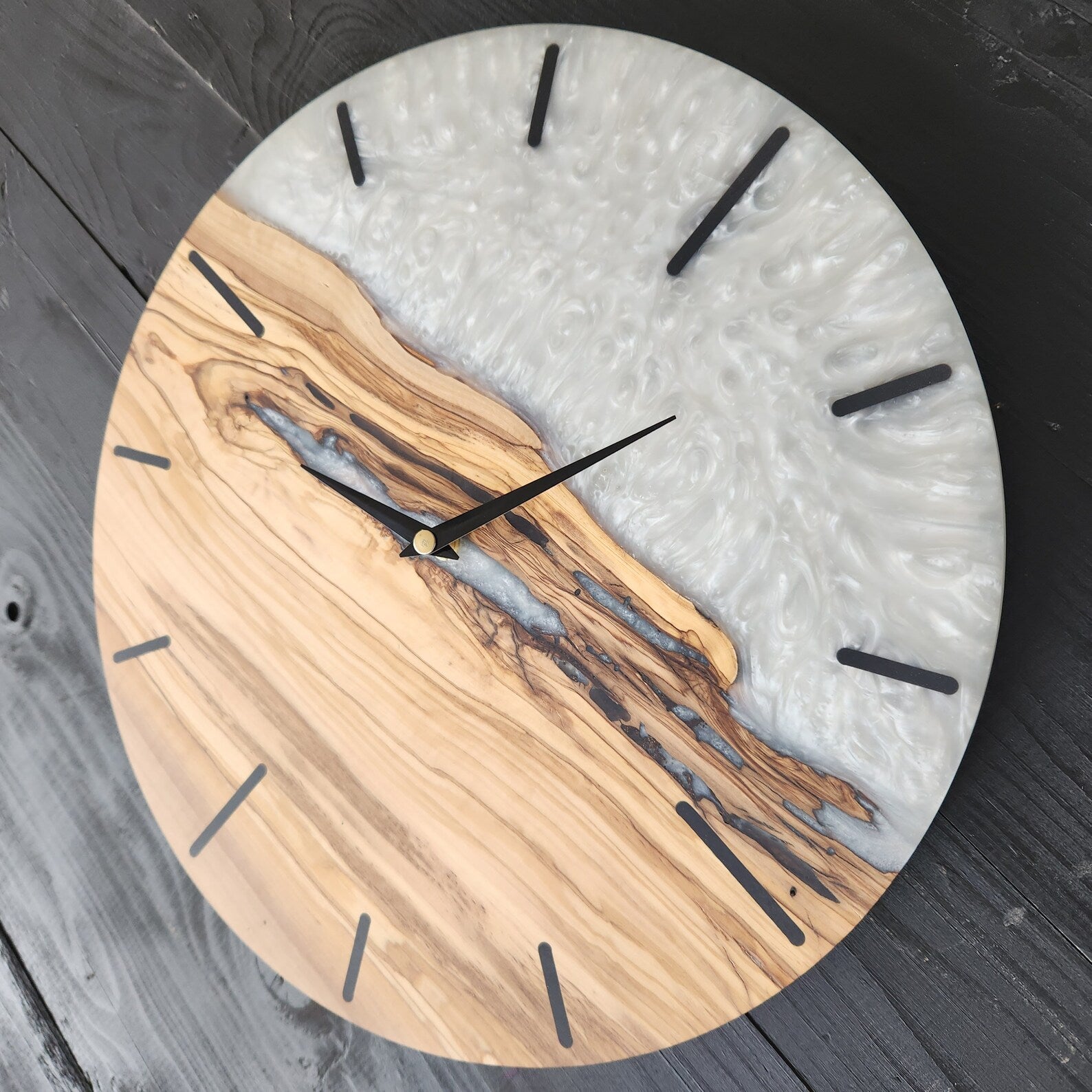 White Pearl Timekeeper | Premium Handmade Wall Clocks - Artdesigna