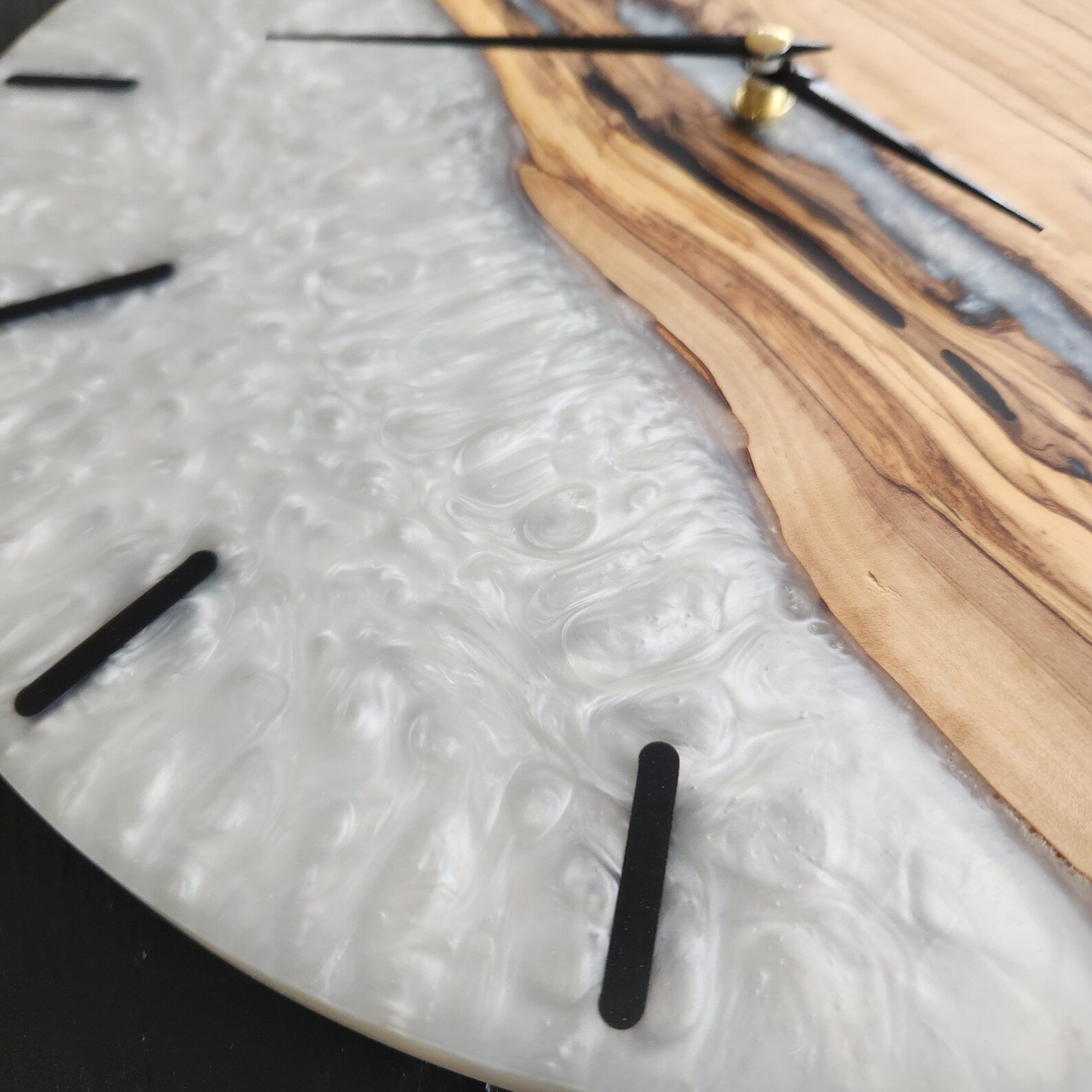 White Pearl Timekeeper | Premium Handmade Wall Clocks - Artdesigna