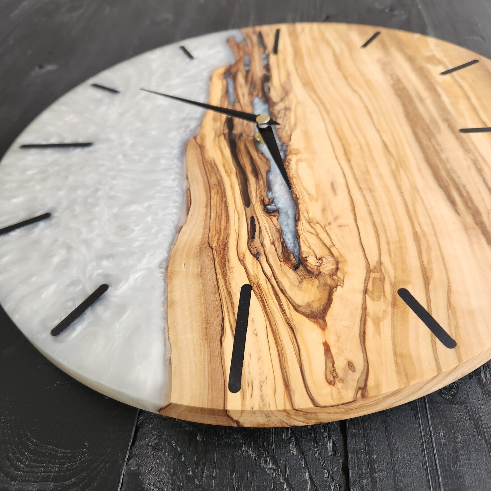 White Pearl Timekeeper | Premium Handmade Wall Clocks - Artdesigna